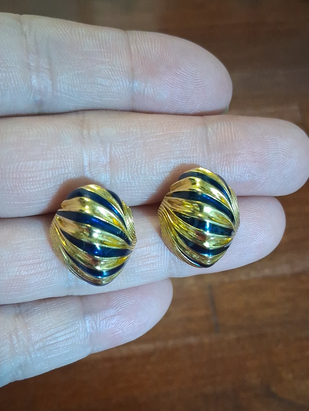 80s DOTTY SMITH Goldtone W Blue enamel designer runway pierced earrings